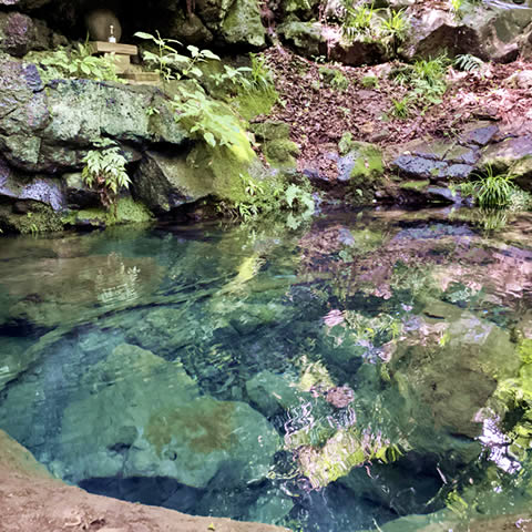 お鬢水(おびんみず)